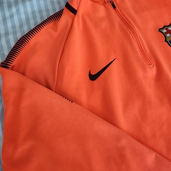 Nike Shirt - Picture 2 of 5